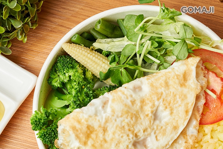 當季時蔬+荷包蛋+薑黃飯