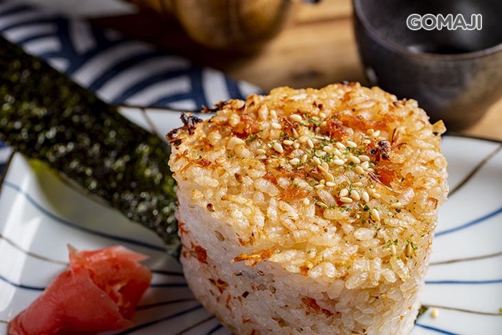 烤三角飯糰鮭魚