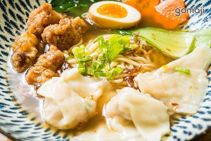 鮮蝦餛飩排骨酥麵