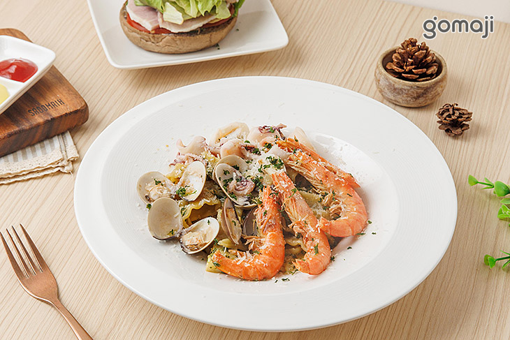 青醬海鮮義大利麵