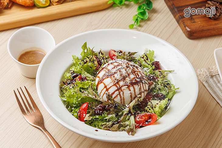 布拉塔起司沙拉