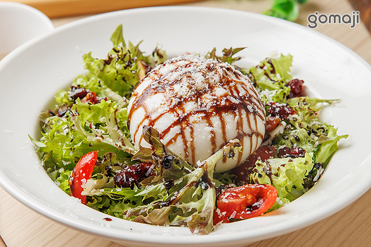 布拉塔起司沙拉