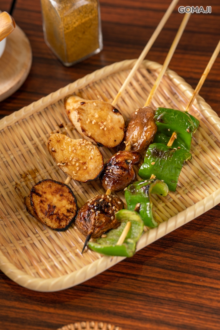 杏鮑菇一串 + 香菇一串+ 烤青椒一串