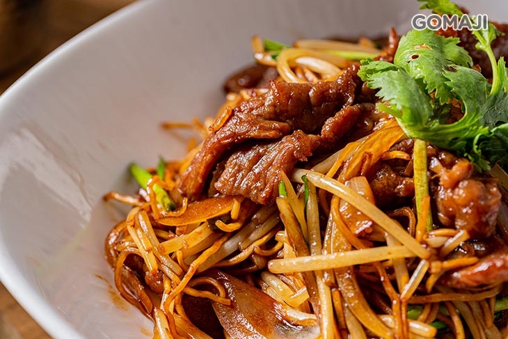 鼓油皇牛肉炒麵