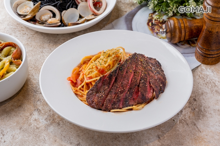 紅醬無骨小牛排