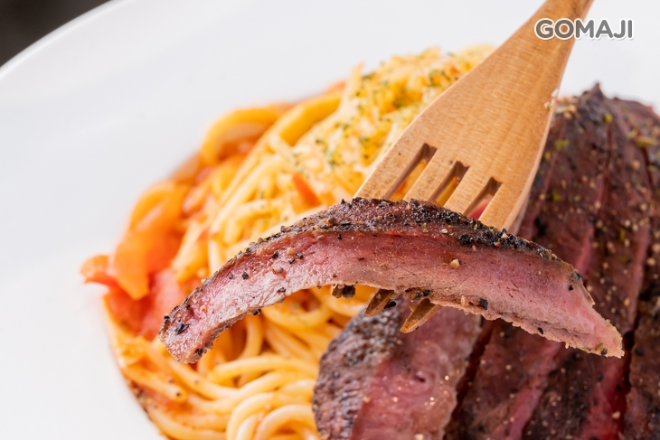 紅醬無骨小牛排