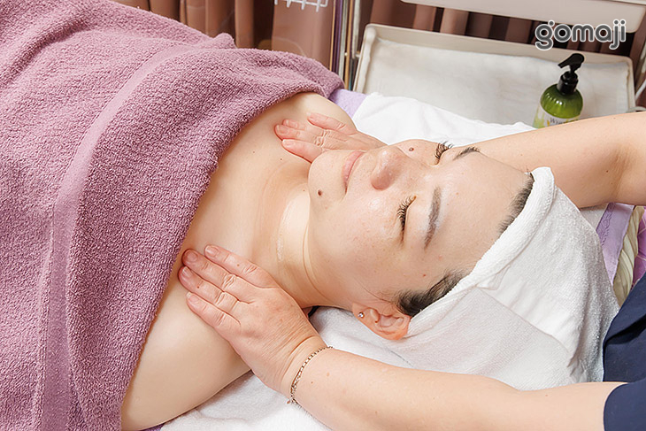 肩頸手部能量舒緩按摩