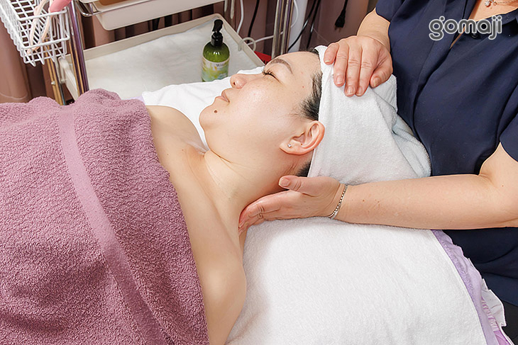 肩頸手部能量舒緩按摩