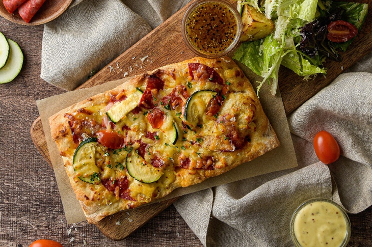 法式第戎蜂蜜芥末臘腸披薩