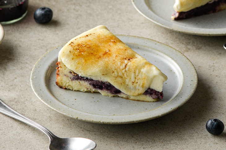 火焰炙烤藍莓細雪乳酪 