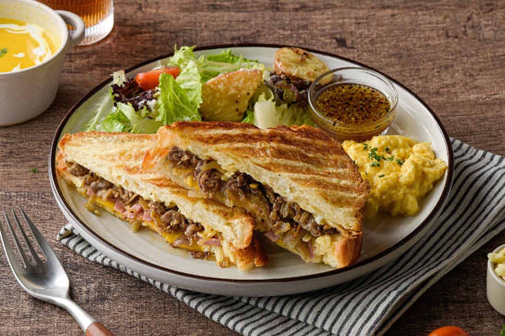 紐奧良肯瓊牛肉熱壓丹麥起司早午餐