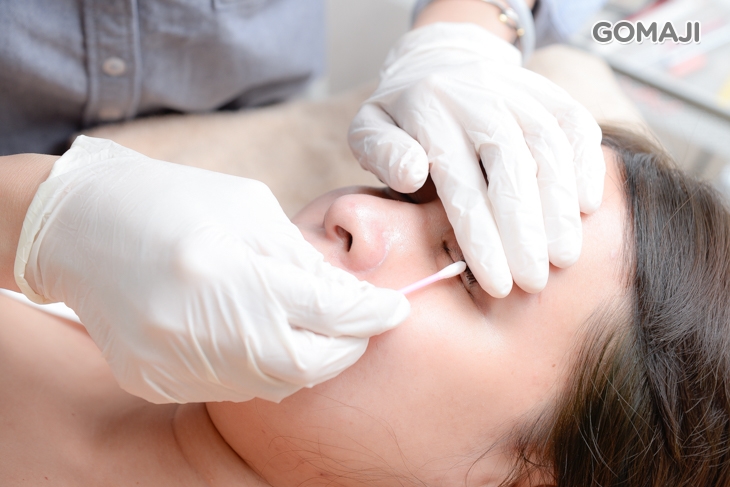 上鎮定液舒緩肌膚