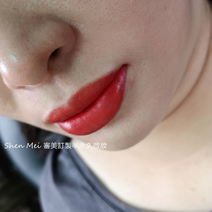 粉嫩光澤嘟嘟唇
