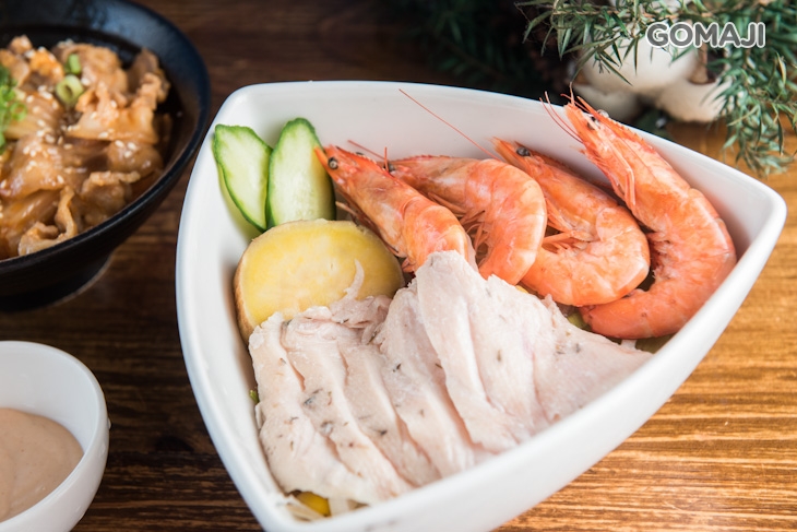  鮮蝦沙拉加點雞胸