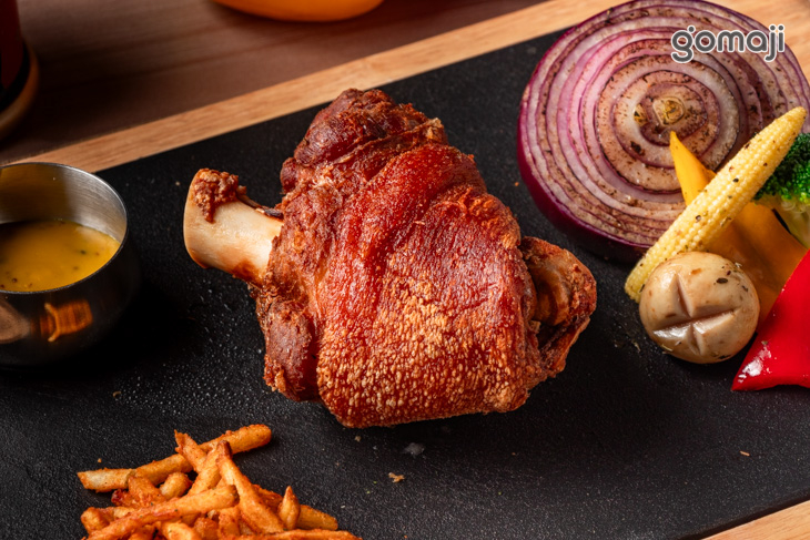 酥烤脆皮德國豬腳