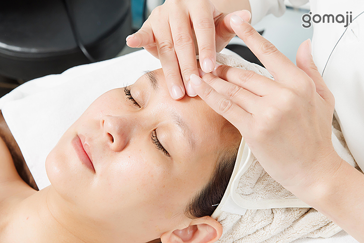 下巴線條曲線歐式提拉按摩手法