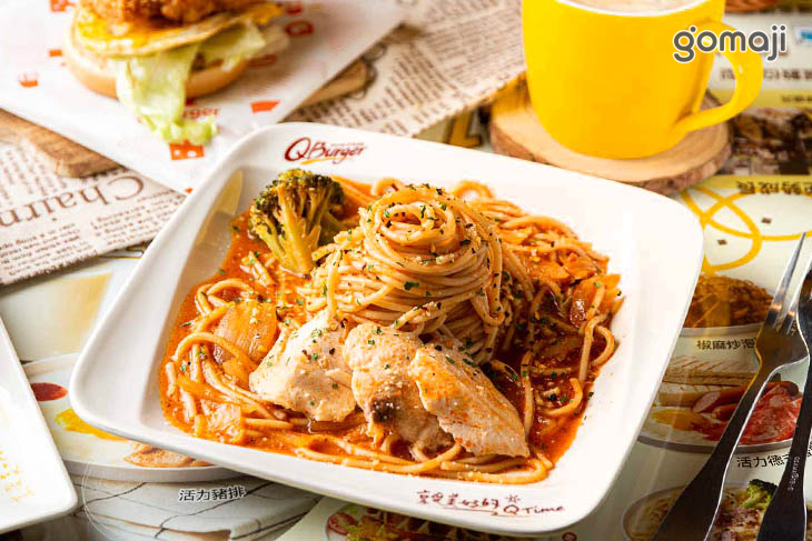 番茄塔香舒肥雞麵