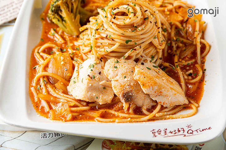 番茄塔香舒肥雞麵