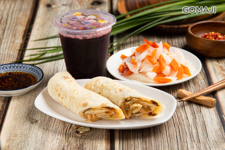 花生捲餅+醃蘿蔔+洛神花茶