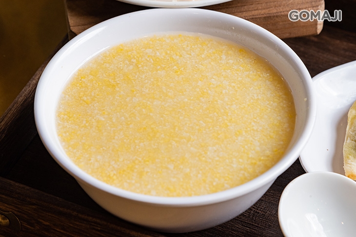 豆腐捲盒 + 豆干丁＋小米粥＋洛神花茶