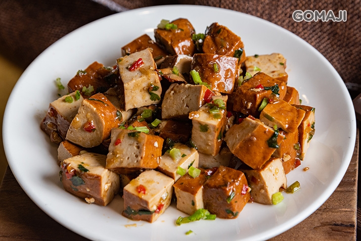 豆腐捲盒 + 豆干丁＋小米粥＋洛神花茶