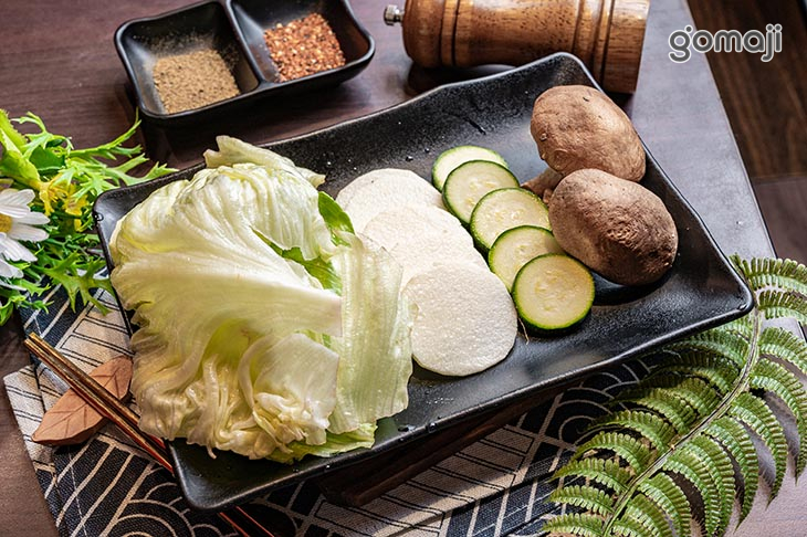 香菇寶貝、現切節瓜、清甜山藥、包肉美生菜