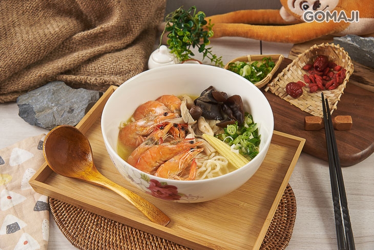 蝦濤洶湧雞湯麵