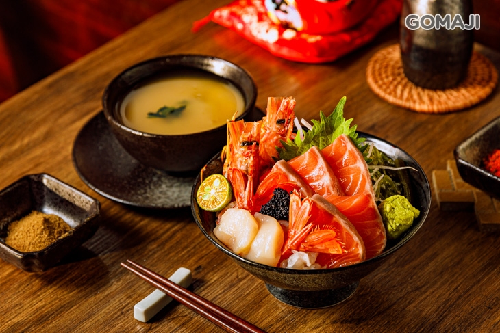 甜蝦鮭魚干貝丼單人套餐