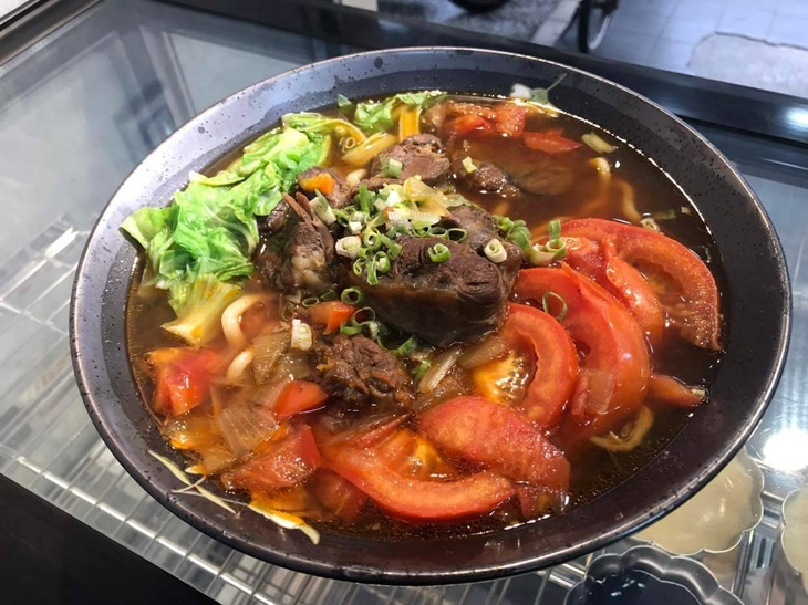義式鮮番茄牛筋肉麵(一顆番茄量)
