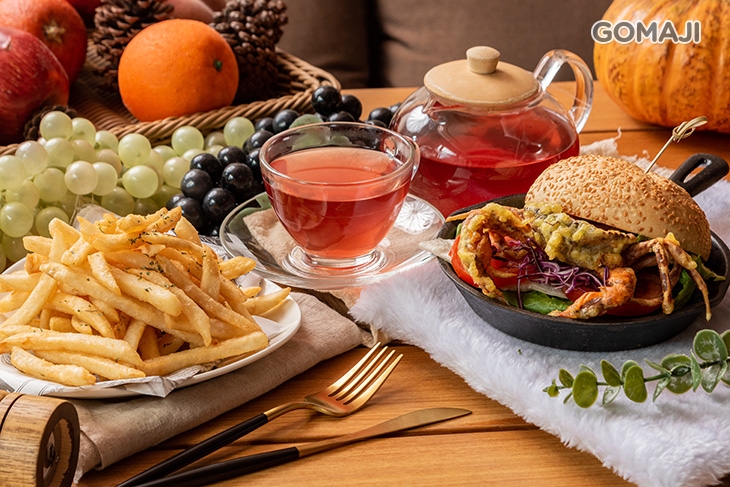 酥炸軟殼蟹堡佐明太子美乃滋 + 酥炸薯條 + 熱帶風情茶