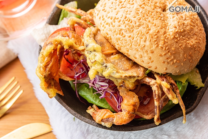 酥炸軟殼蟹堡佐明太子美乃滋