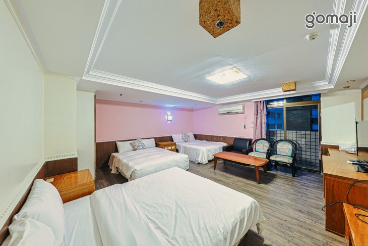 788三大床六人房