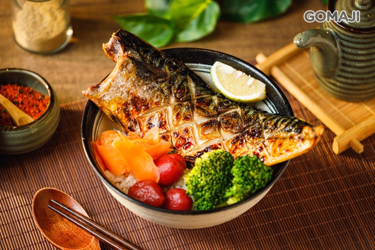 鹽烤青花魚丼