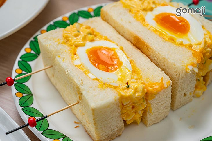 溏心蛋佐蛋沙拉三明治