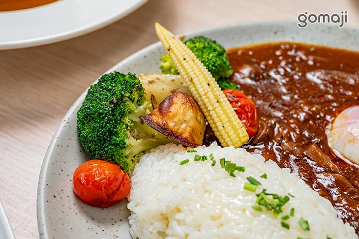 特製和牛洋蔥紅酒蘑菇飯 佐 烤時蔬，溫泉蛋