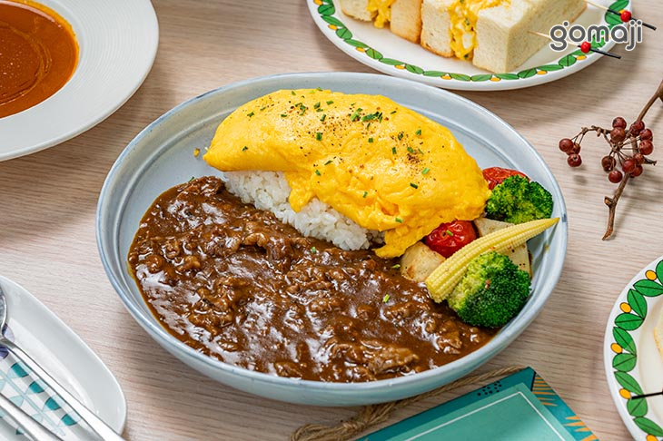 和牛黑咖哩飯 佐 烤時蔬，(升級歐姆蛋)