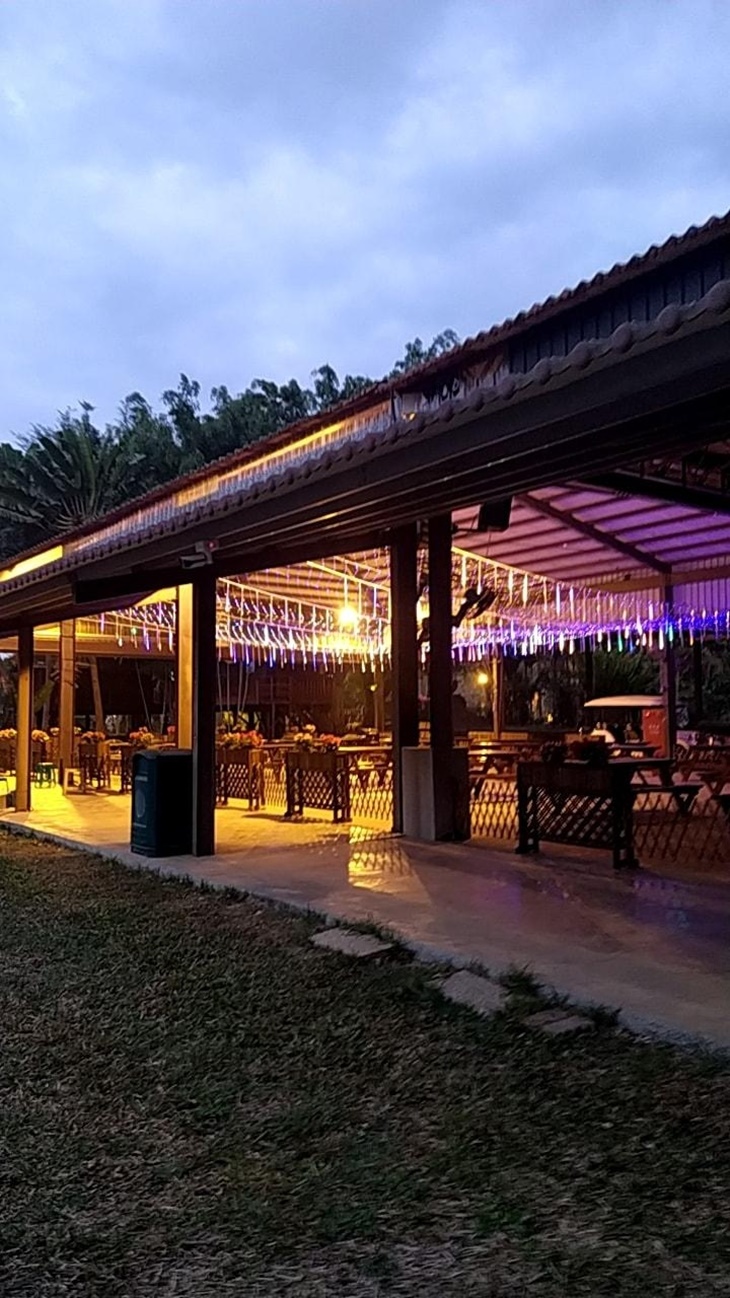 鄉村卡拉OK歡唱