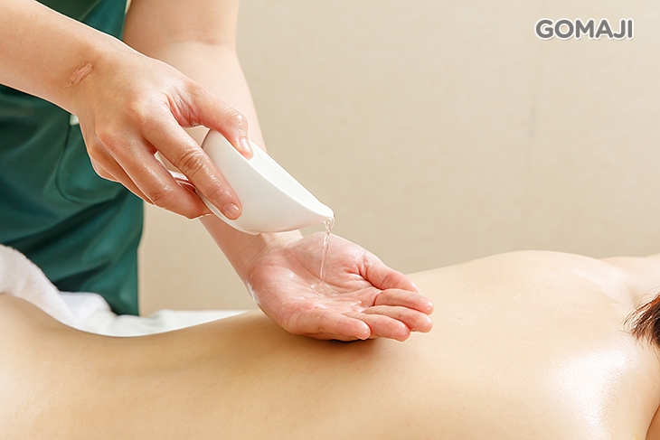 芸香背部鬆筋舒活按摩