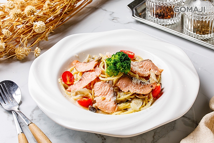 牧場奶油鮭魚義大利麵