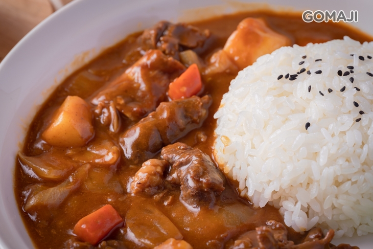 牛腩咖哩飯 + 當日35元涼拌小菜一份