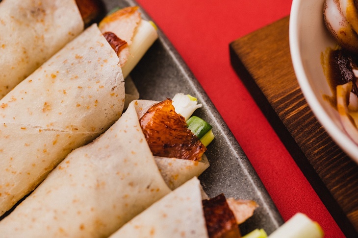 招牌嫣紅四人響宴