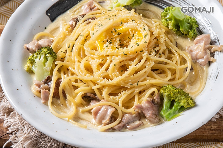 奶油蕈菇嫩雞麵