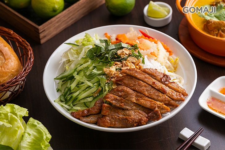 烤肉肉涼拌米線