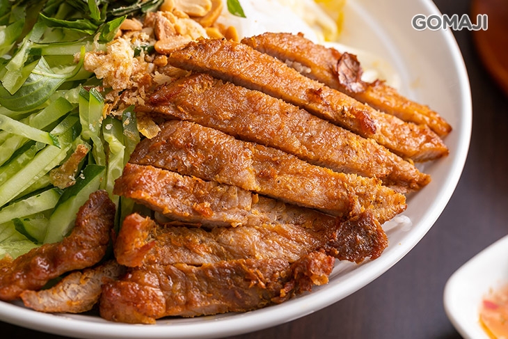 烤肉肉涼拌米線