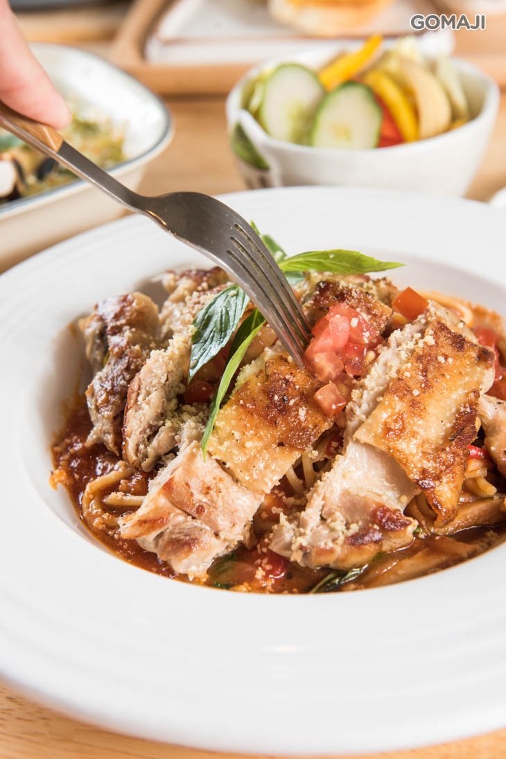 百里香雞排茄汁義大利麵