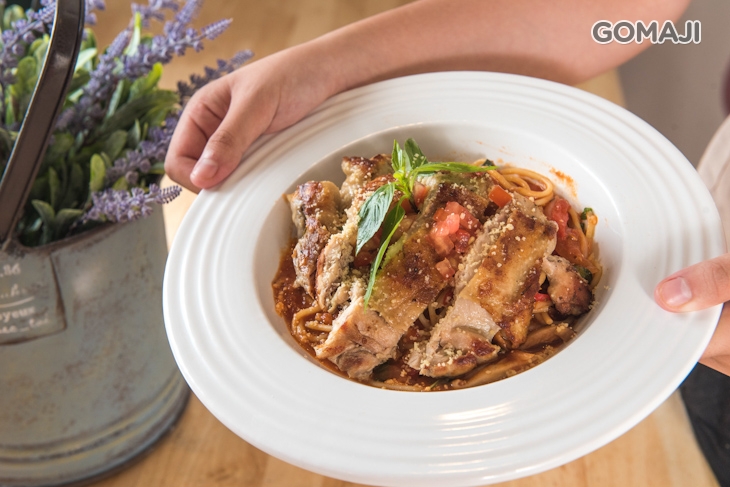 百里香雞排茄汁義大利麵