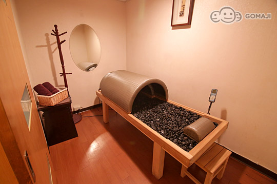 岩盤美浴躺著飆汗