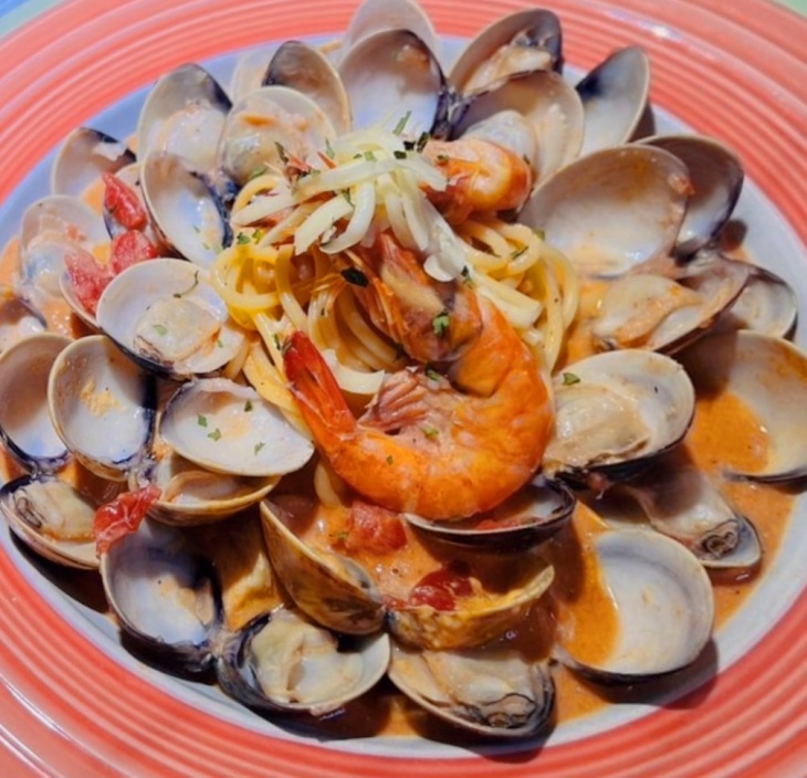 每日限量五份 加爆蛤蜊超浮誇義大利麵