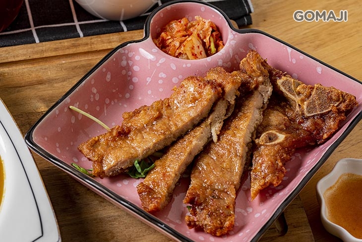 歐姆蛋咖喱飯+主廚特製秘方排骨