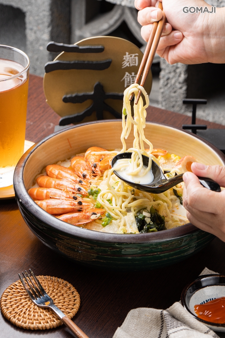 牛奶麻辣海白蝦湯麵 